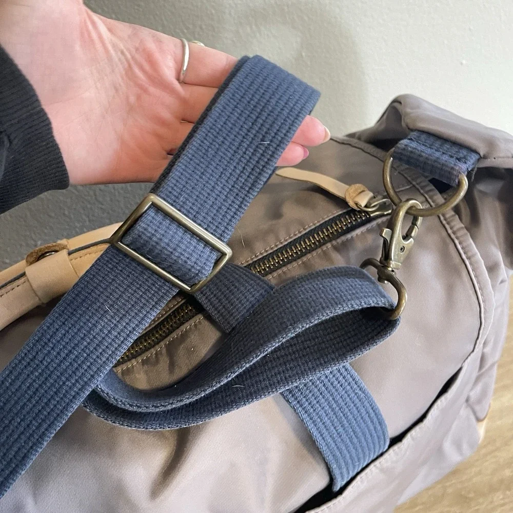 Timbuk2 Grey Zip Duffle Weekender Bag Leather Crossbody Strap Overnight Travel